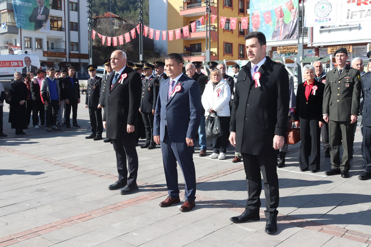 18 Mart Şehitleri Anma Günü ve Çanakkale Deniz Zaferi'nin 109. yılında ilçemizde Çelenk Sunma Töreni düzenlendi.