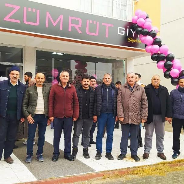 AK Parti Sincan İlçe Başkanlığı, Zümrüt Giyim adlı işletmenin açılışına katıldı