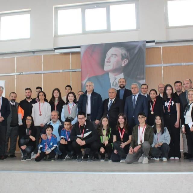 Çubuk'ta Okul Sporları Satranç Turnuvası Ödül Töreni Yapıldı