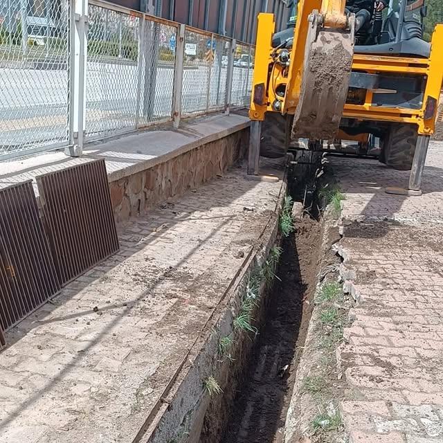 Nallıhan’da Su Kanalları Temizliği Devam Ediyor