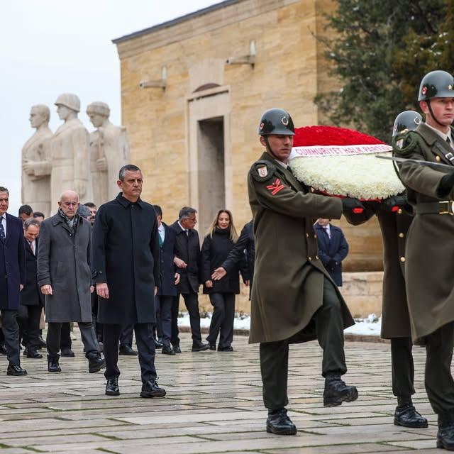 CHP Ankara İl Teşkilatı Anıtkabir'i Ziyaret Etti