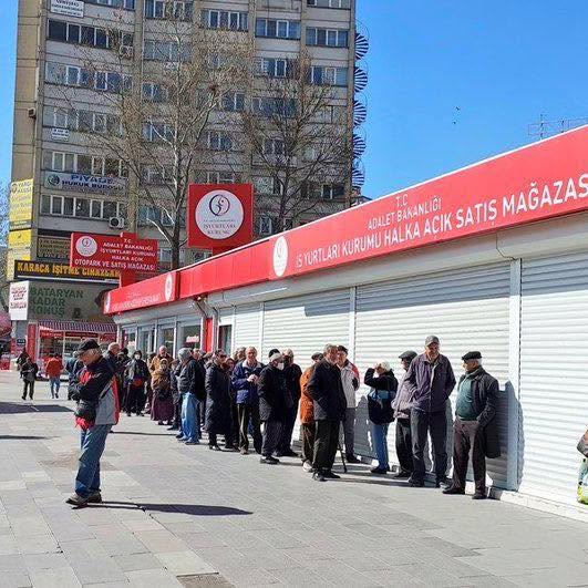 Ankara'da Emeklilerin Yumurta Kuyruğu: Destek Eksikliği Sorunu Derinleşti