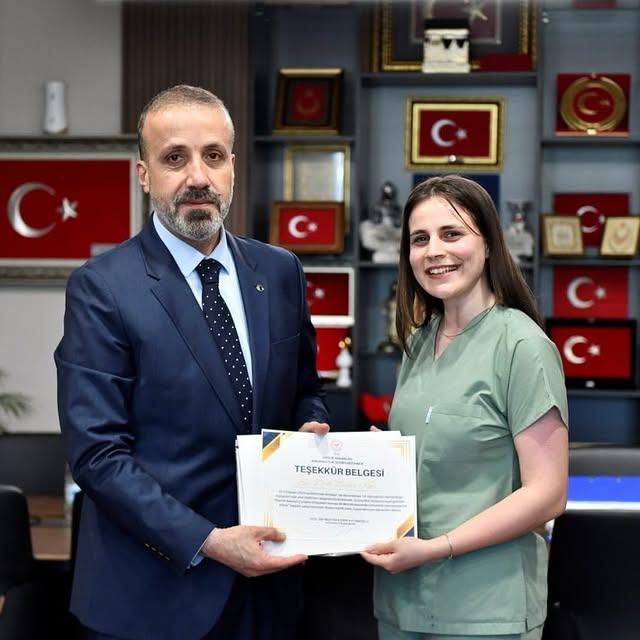 Ankara Etlik Şehir Hastanesi Hemşiresi Nöroşirürji Kongresinde Üçüncülük Aldı