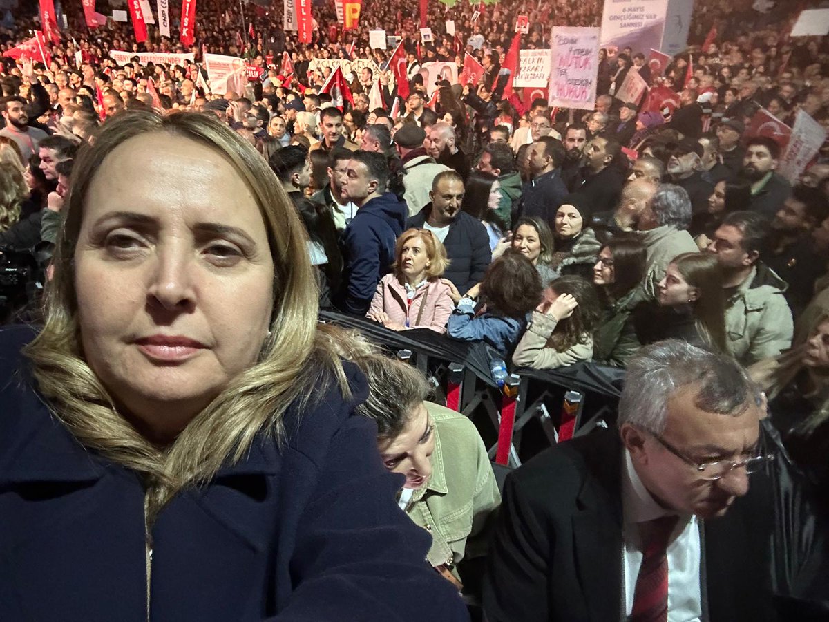 Beylikdüzü’nde CHP Ankara Milletvekili Semra Dinçer ve Ekrem İmamoğlu, Binlerce Vatandaşla Buluştu