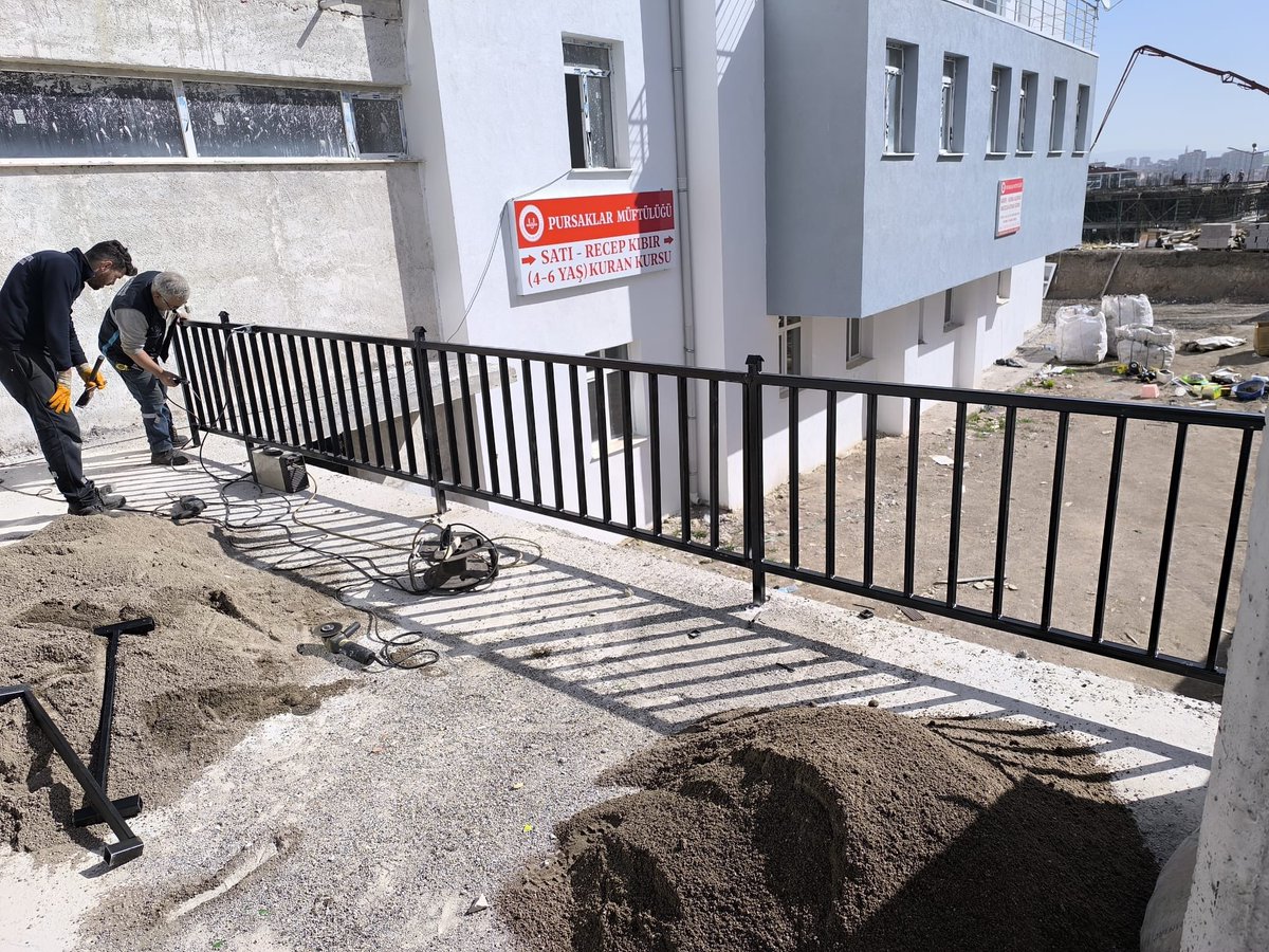 Pursaklar’da Camilere Devam Eden Bakım Çalışmaları