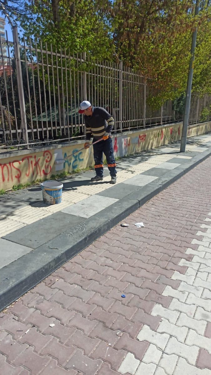 Pursaklar’da Okul Duvarlarında Yazı Çıkarıcı Olmasına Tepki Gelişti