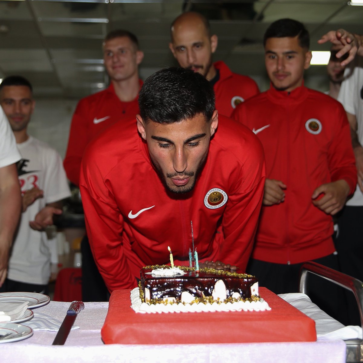 Gençlerbirliği Futbolcusu Gökhan Altıparmak Doğum Gününe Etkilendi