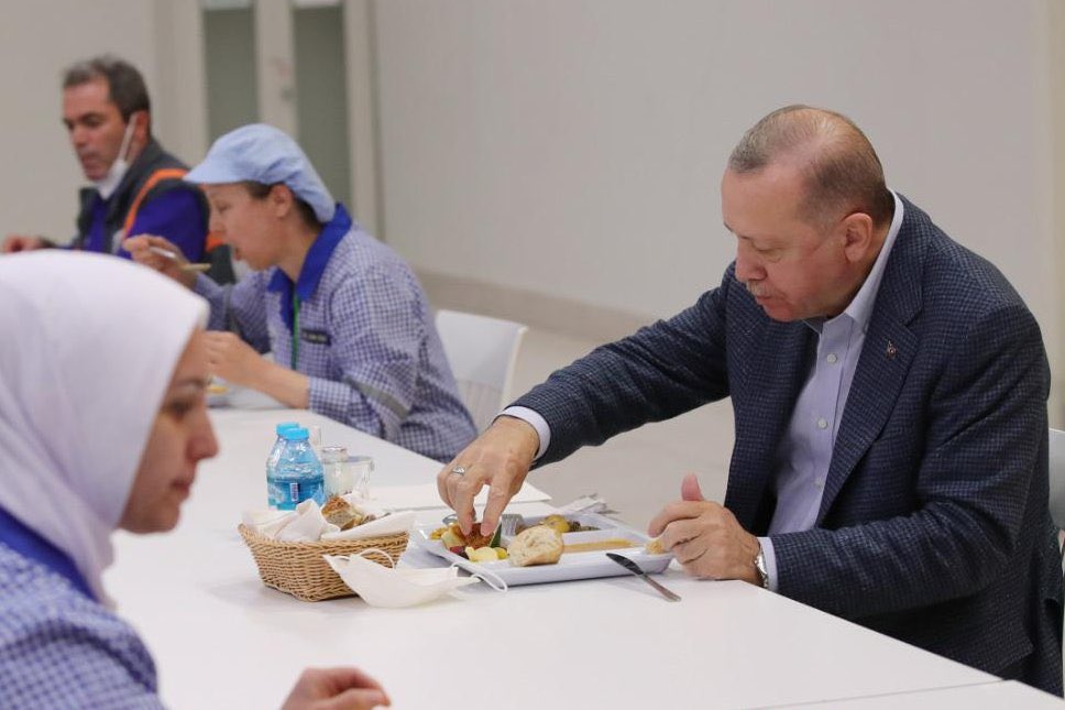 AK Parti Vekili Usta'dan Milletin Masası Eleştirisi