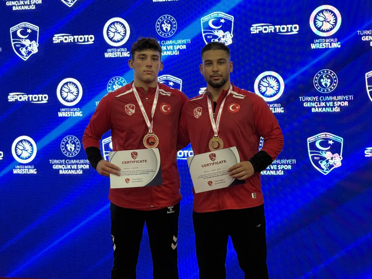 ASKİ Spor Güreşçisi Ahmet Enes Uzun, Zafer Kupası'nda Bronz Madalya Kazandı