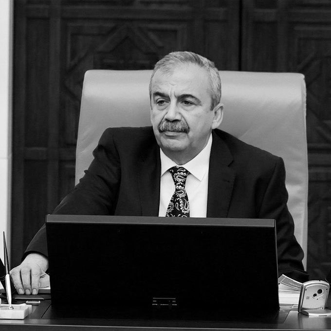 TBMM Başkanvekili Sırrı Süreyya Önder Vefat Etti