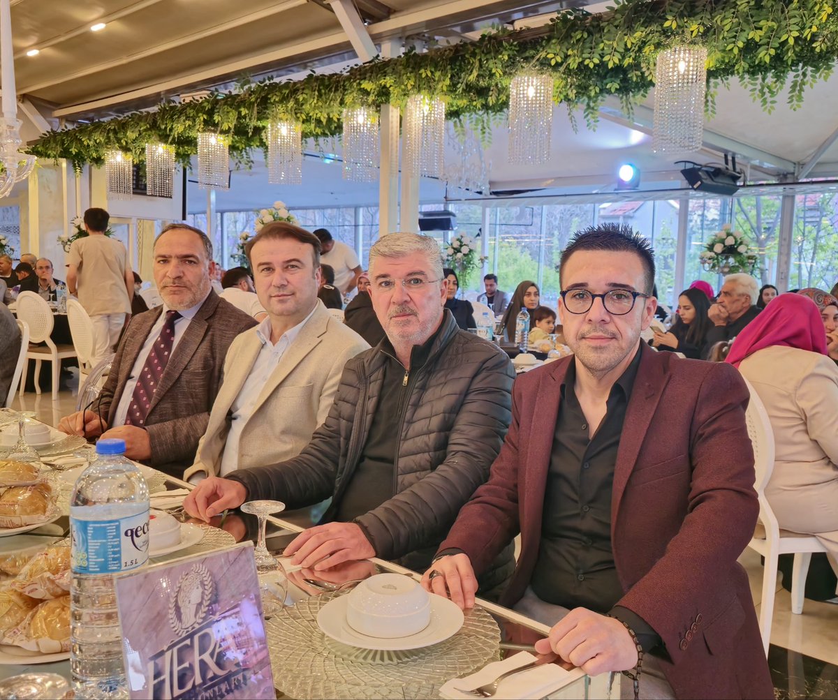 AK Parti Keçiören İlçe Başkanlığı, Bayburtlular Derneği Başkanı'nın Oğlu'nun Düğününe Katıldı