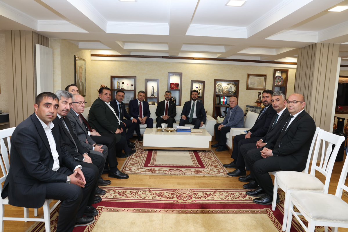 AK Parti Milletvekili Çelebi, Erzurum Büyükşehir Belediye Başkanı Sekmen'e Taziye Ziyareti