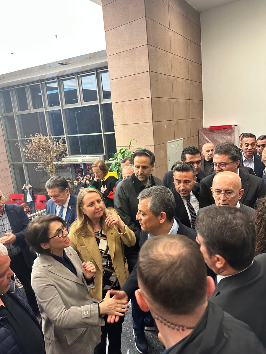 CHP Genel Başkanı Özel, Ankara İl Başkanlığı'nda Destekle Karşılandı