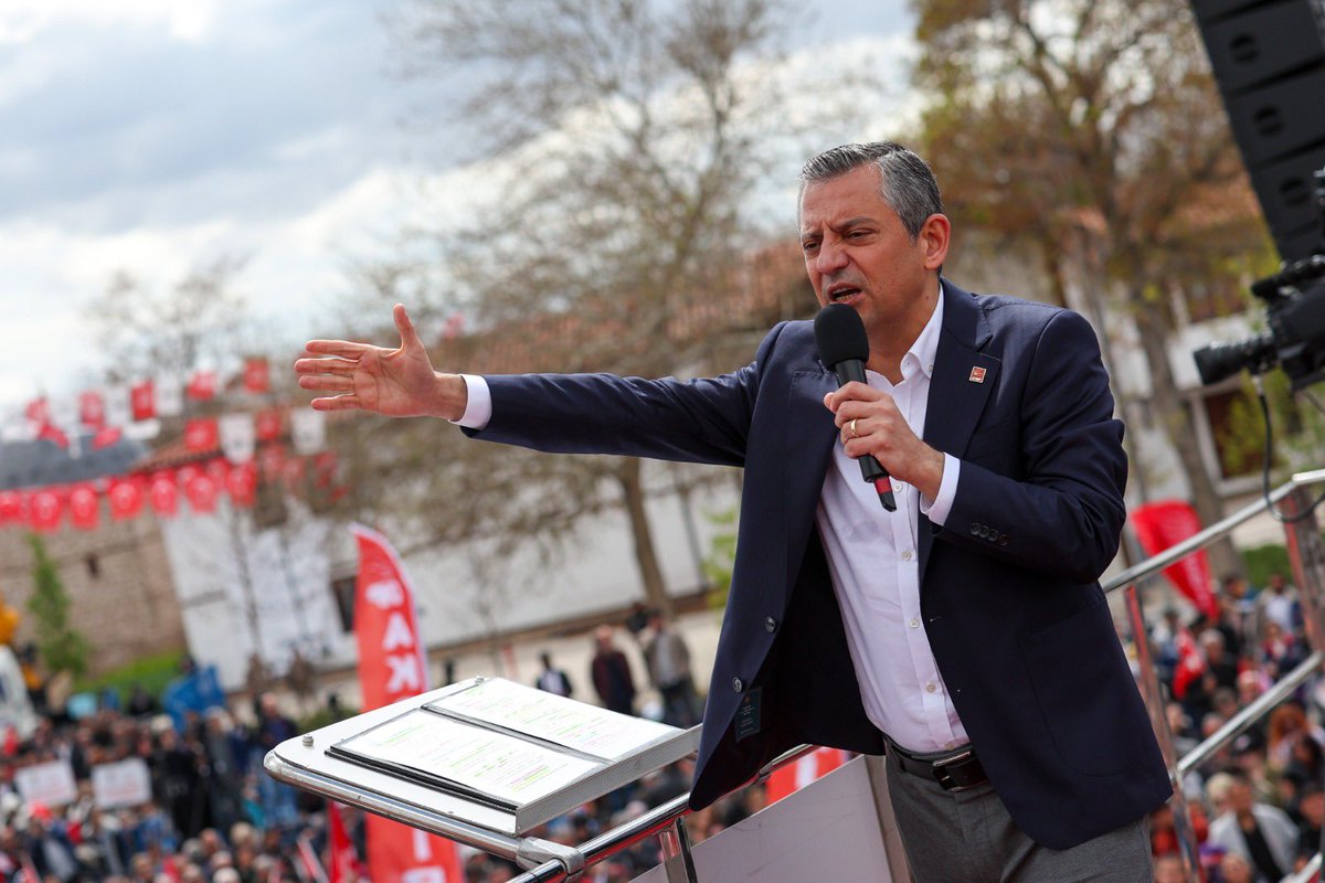 CHP Lideri Özgür Özel'e Yönelik Saldırı Kınandı