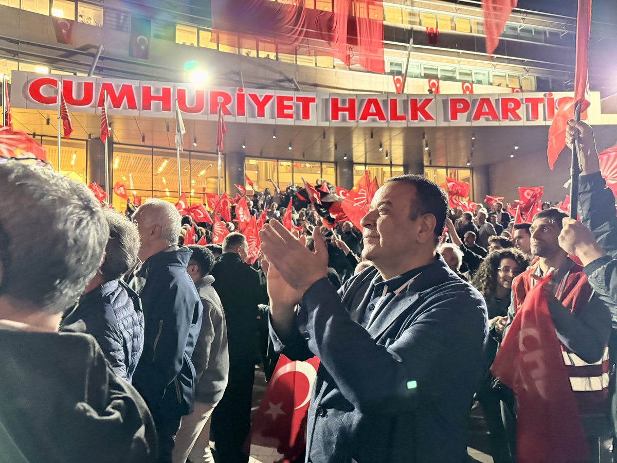 CHP Genel Merkezi'nde Özgür Özel'e Ankaralı Hemşehrilerden Karşılama