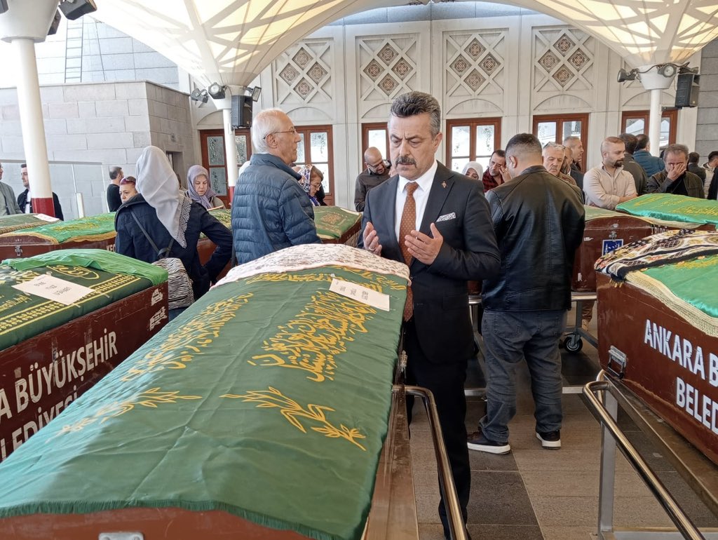 MHP Keçiören İlçe Başkanlığı, Malkoç Çamoğlu'nun Annesinin Cenaze Törenine Katıldı