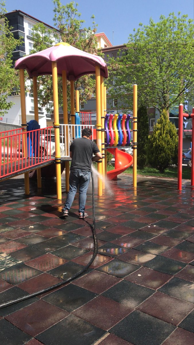 Pursaklar Belediyesi Parkları Yenileme Çalışması Başlattı