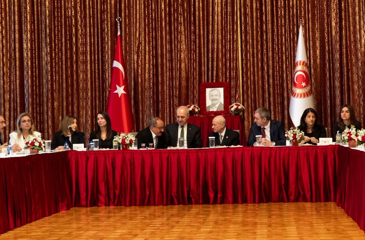Devlet Bahçeli, Sırrı Süreyya Önder'in Taziye Törenine Katıldı