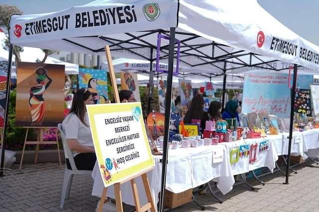Etimesgut'ta Kadın Emeği ve Engelsiz Yaşamla Buluşan Vatandaşlar, Dayanışma Sergisi Düzenlendi