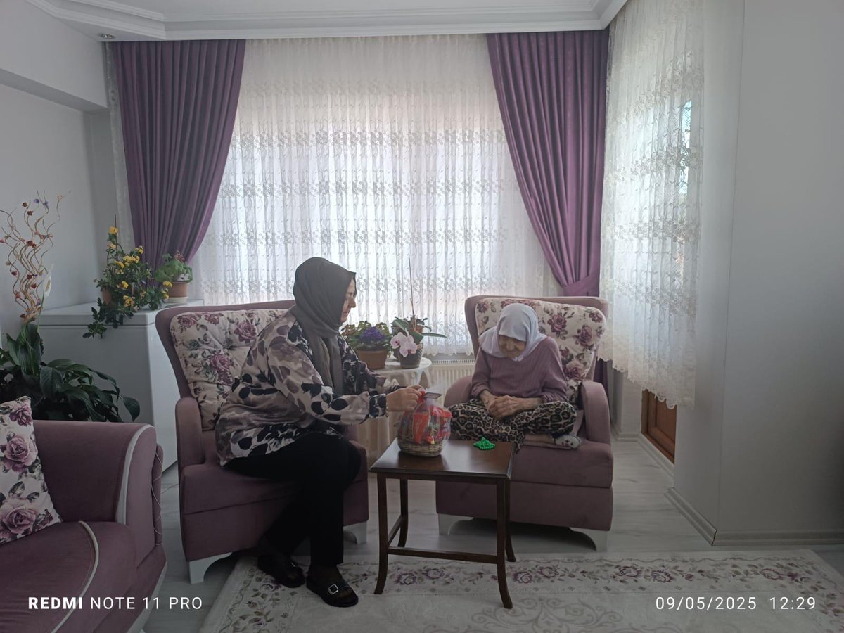 Pursaklar'da 115 Yaşındaki Fatma Anayurt'un Doğum Günü ve Anneler Günü Kutlandı