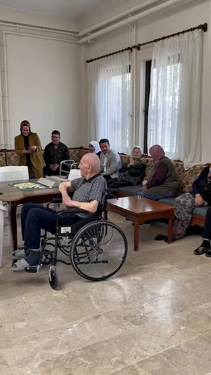Pursaklar Belediyesi Nejla Kızılbağ Huzurevindeki Anneleri Anneler Günü'nde Kutladı