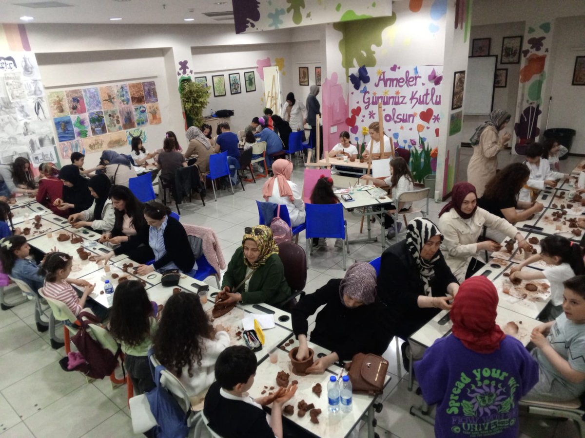 Pursaklar Belediyesi, Anneler Günü'nde Çamurla Sanatla Buluşan Anneleri ve Çocukları Bir Araya Getirdi