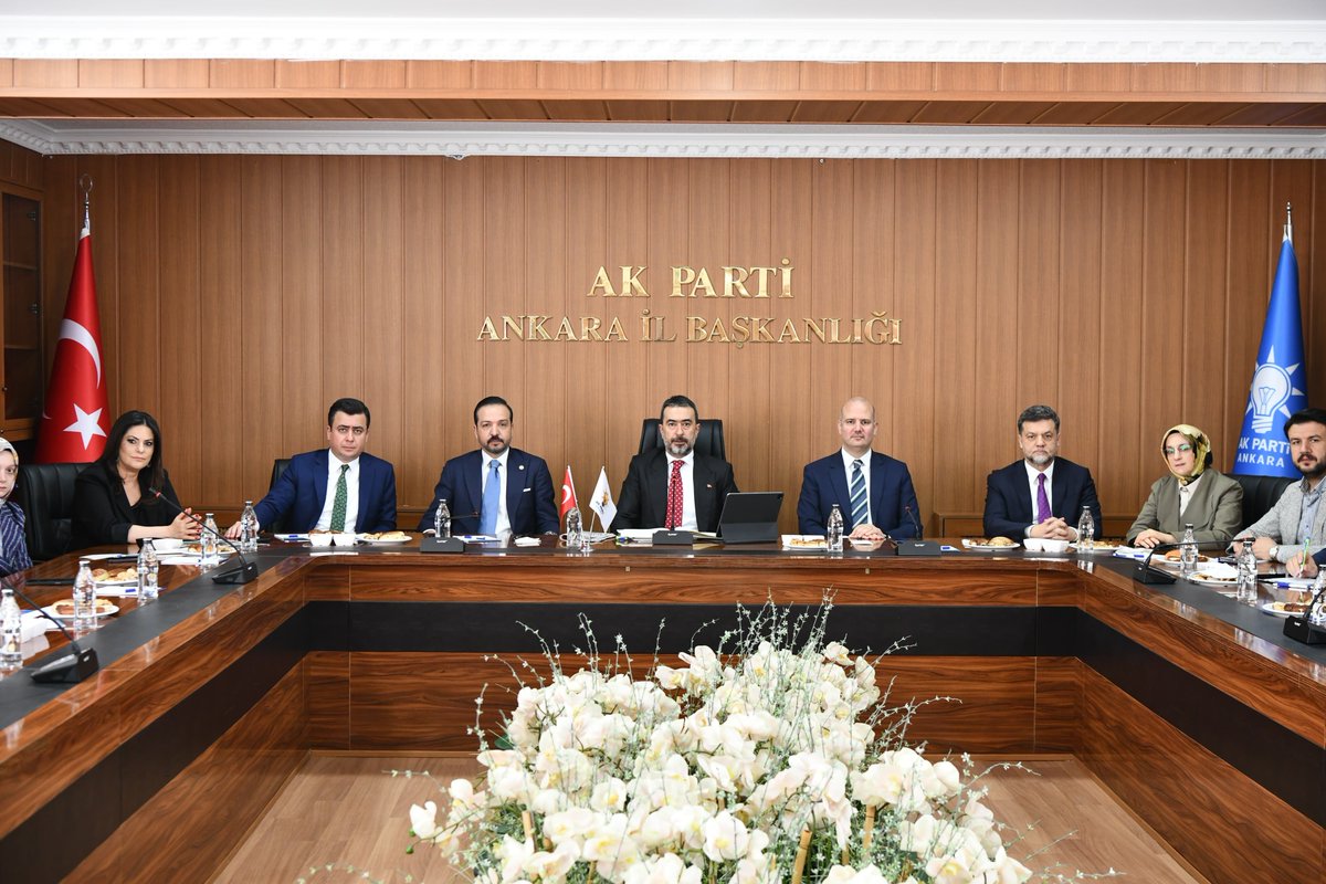 AK Parti Ankara Milletvekili İleri, İl Başkanlığı'nda İstişare Toplantısı Yaptı