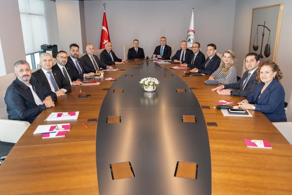Türkiye İlaç ve Tıbbi Cihaz Kurumu Başkanı Ahmet Ayar, Türk Eczacıları Birliği'ni Ziyaret Etti