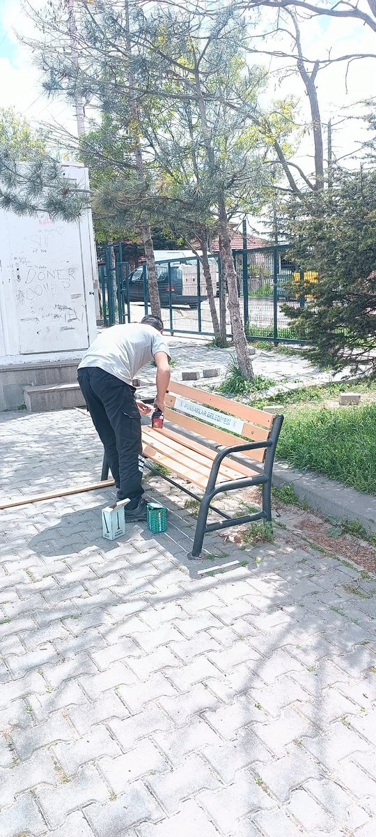 Pursaklar Belediyesi, Okul Bankolarını ve Çardaklarını Yeniliyor