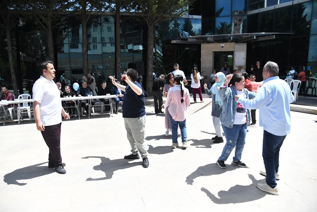 Pursaklar Belediyesi Engelsiz Yaşam Merkezi'nde Özel Gereksinimli Bireylere Özel Etkinlik Düzenlendi