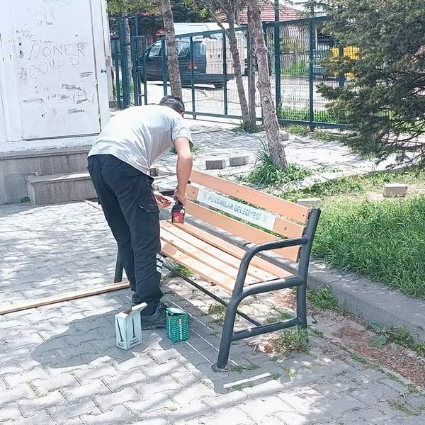 Pursaklar Belediyesi, Okul Banklarını Yeniliyor