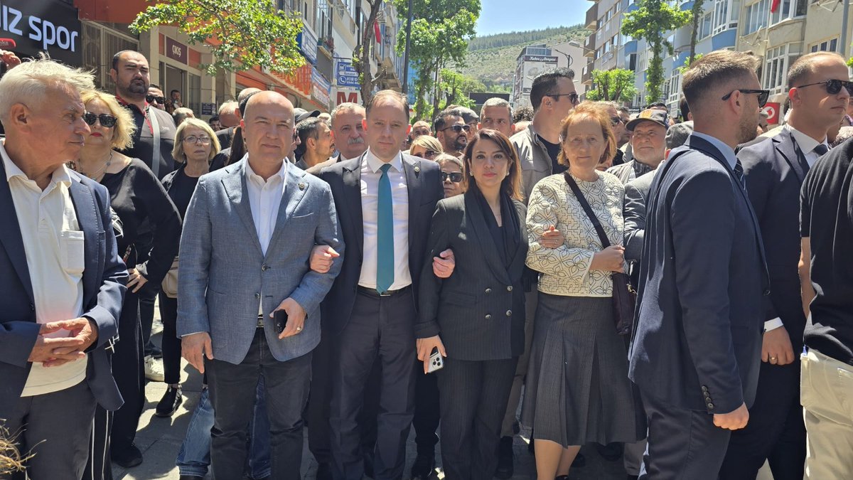 CHP Lideri Özel, Soma Maden Şehitleri Anmasına Katıldı: 