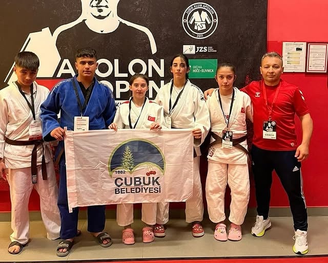 Çubuklu Judocular Apolon Open'da Avrupa'yı Sarsarak Şampiyonluklara Ulaştı