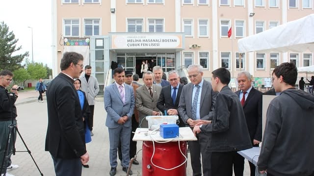 Melih Hasanali Bostan Fen Lisesi'nde TUBİTAK 4006 Bilim Fuarları Destekleme Programı Düzenlendi