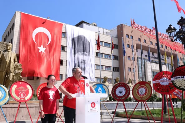 CHP Keçiören Belediye Başkan Adayı Özarslan, 19 Mayıs'ı Anıttakbir'de Kutladı