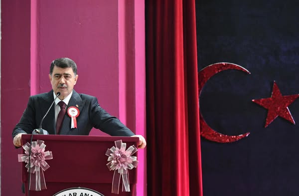 Ankara Valisi Şahin, 19 Mayıs Atatürk'ü Anma, Gençlik ve Spor Bayramı'nı Ankara Atatürk Lisesi'nde Kutladı