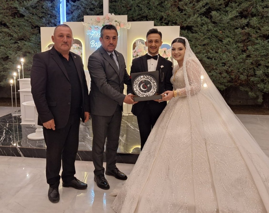 MHP Kahramankazan İlçe Başkanlığı, Öztürk ve Tazecan Ailelerinin Düğün Törenine Katıldı