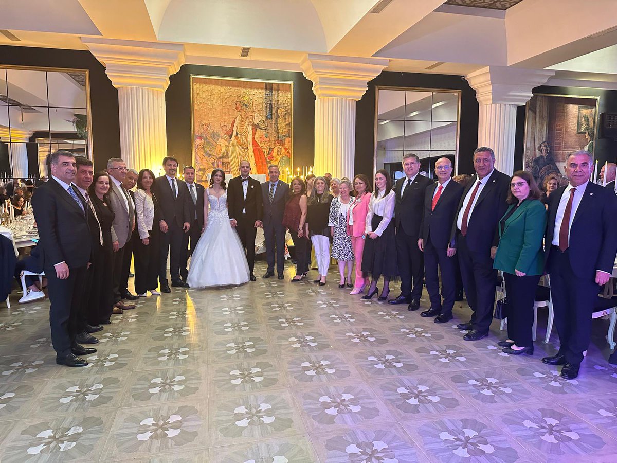 CHP Milletvekilleri Bayraktutan ve Ersever, Mert ve Cansu'nun Düğün Törenine Katıldı