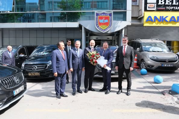 Ankara Özel Halk Otobüsçüler Esnaf Odası Başkanı, TBMM İçişleri Komisyonu Başkanı Soylu'yu Ziyaret Etti