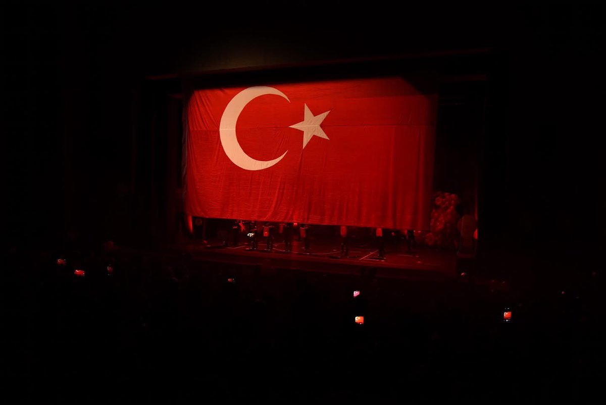 Pursaklar Merkez Nezaket Okulu Öğrencileri Yıl Sonu Gösterisiyle İzleyicileri Etkiledi