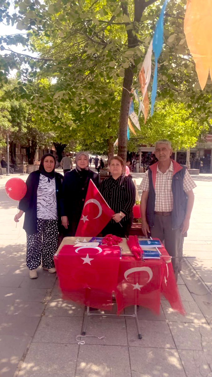 AK Parti Etimesgut İlçe Başkanlığı 15 Temmuz Şehitler Anıtı'nda Nöbet Tuttu