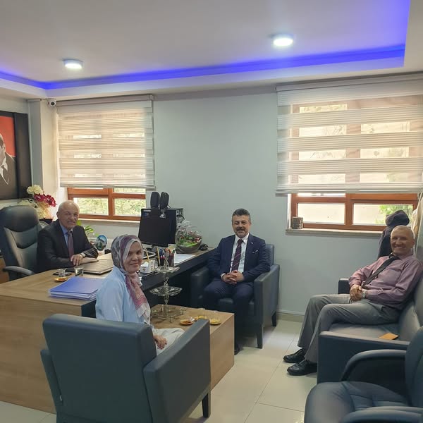 MHP Keçiören İlçe Başkanlığı Ayyıldız Anadolu Sağlık Meslek Lisesini Ziyaret Etti