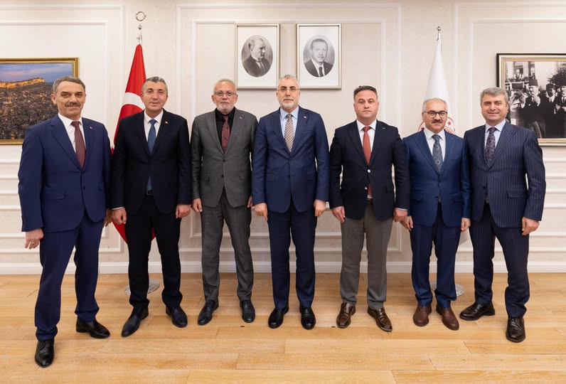 Türk Harb-İş Sendikası Heyeti Çalışma ve Sosyal Güvenlik Bakanı Işıkhan'ı Ziyaret Etti