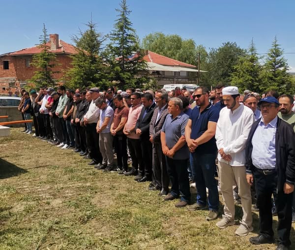 MHP Kahramankazan İlçe Başkanlığı, Peçenek Mahallesi Eski Muhtarı Hüseyin Demir'in Cenaze Namazına Katıldı