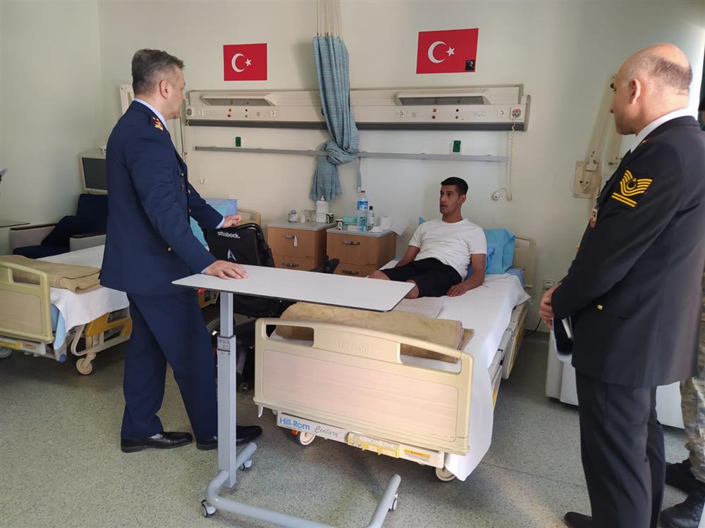 Hv. K. K. Lığı Personel Daire Başkanı Çeliktaş, Gaziler Hastanesi'ni Ziyaret Etti