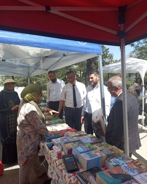 AK Parti Keçiören İlçe Başkanlığı Temsilcileri Türkiye Sağlık İşçileri Sendikası İlkokulu Bahar Şenliği'nde