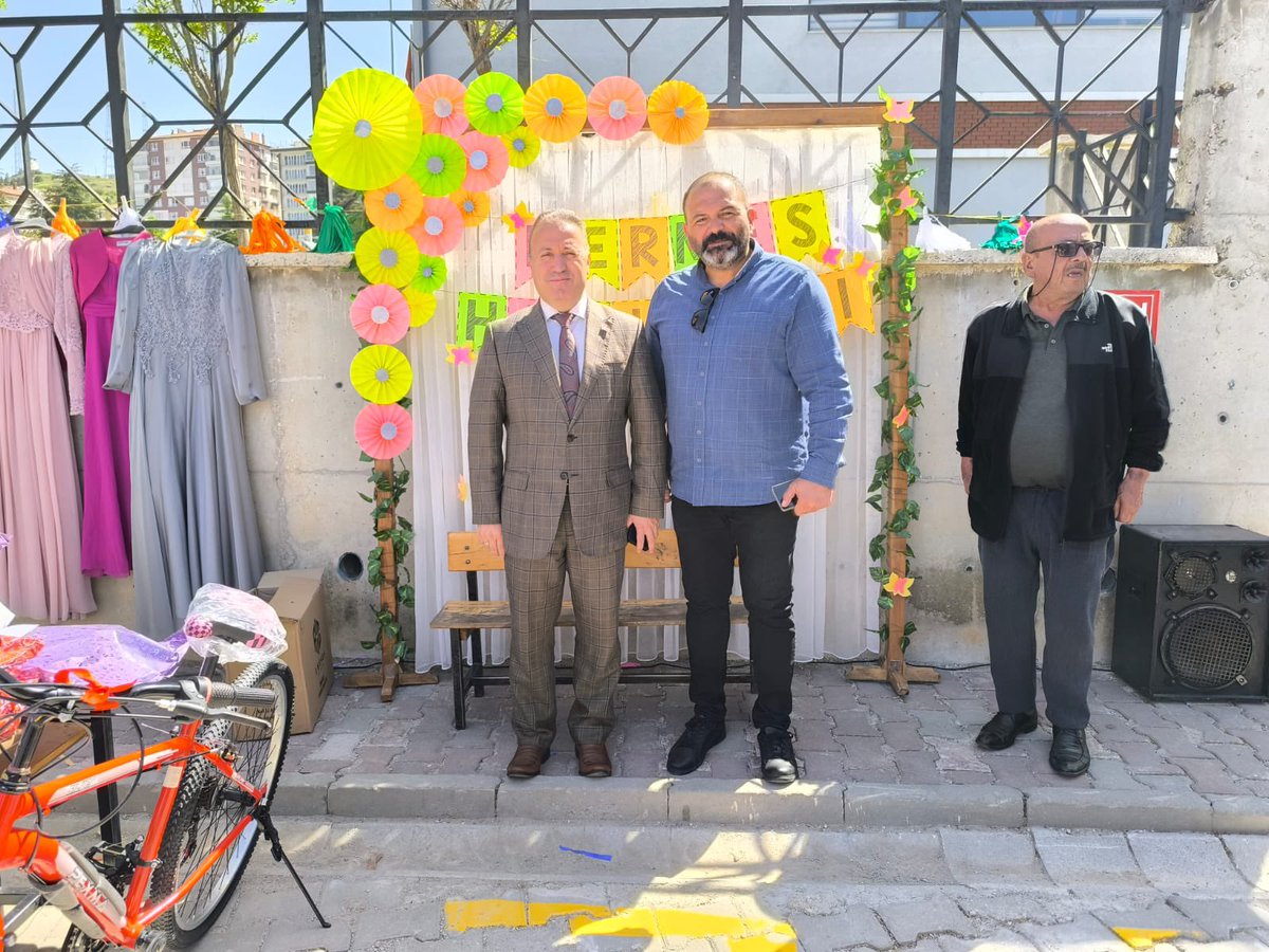 Altındağ İlçe Milli Eğitim Müdürü Yıldırım, Şehit Ömer Azak İlkokulu'nun Yıl Sonu Şenliği ve Bahar Kermesi'nde