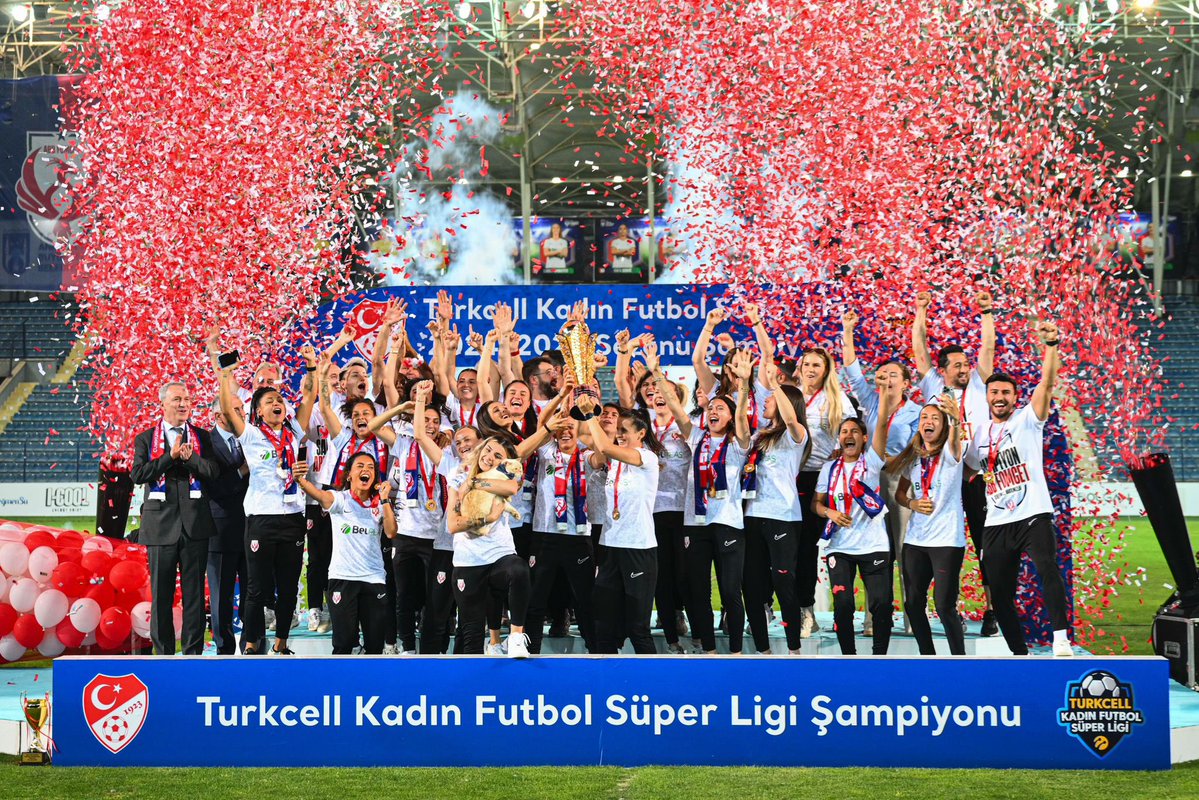 Ankara Büyükşehir Belediyesi Fomget Spor Kulübü Turkcell Kadın Futbol Süper Ligi Şampiyonu Oldu