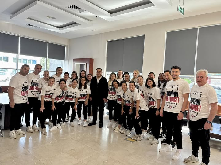 İyi Parti Milletvekili Bekar, Kadın Futbol Takımını Kutladı