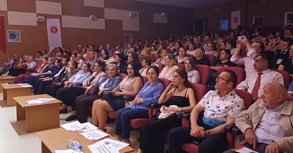 CHP Keçiören Kadın Kolu, Duru Türk Halk Müziği Korosu Konserini Ziyaret Etti